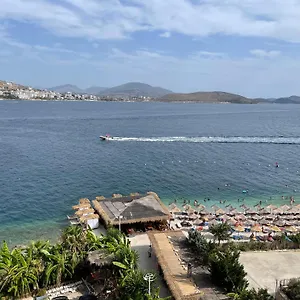 Port Side Apartment Sarande